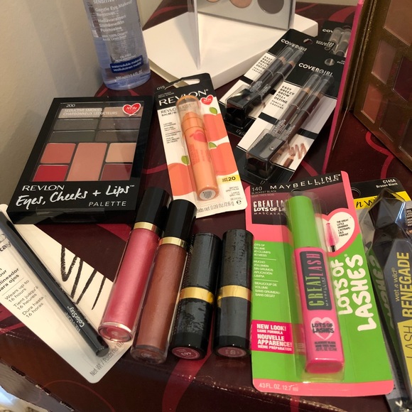 HUGE Makeup Bundle - Picture 3 of 5